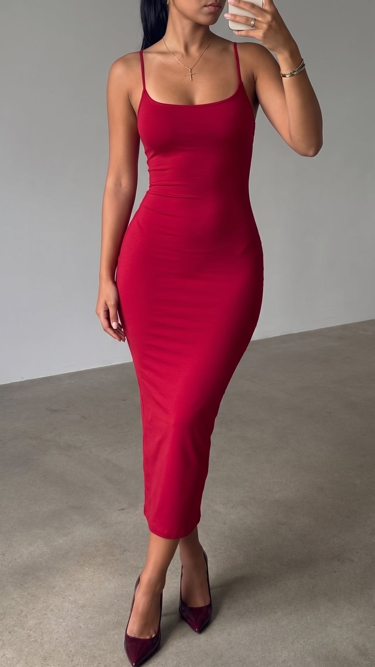 Robe Scarlett – Midi & Coupe Ajustée